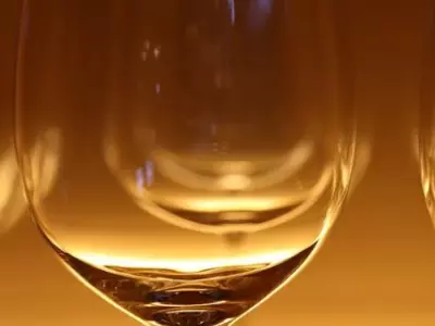 how to pack wine glasses