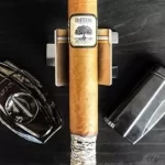 How to cut cigars.