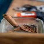 A cigar sitting inside an ashtray